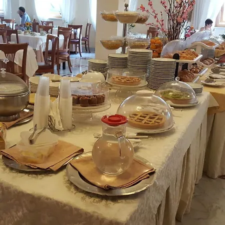 伊格别墅酒店 3*